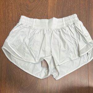 Lululemon White 2.5” Hotty Hot Short